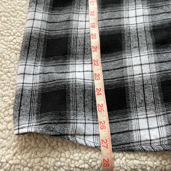 Black and White Plaid Long Sleeve Button Up Small - Picture 10 of 10